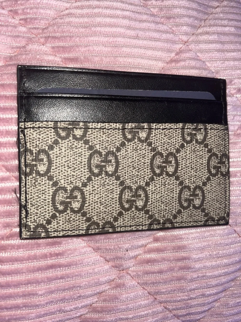 Gucci Beige/Black GG Supreme Card Holder with Bee Motif - Picture 2 of 5